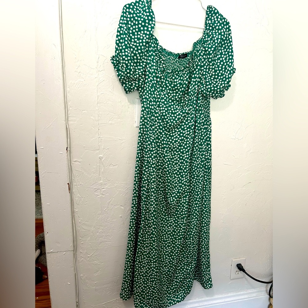 SHEIN Curve Puff Sleeve Split Ditsy Floral Print Dress